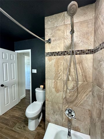 120 Lakeway Drive, Benbrook, TX 76126