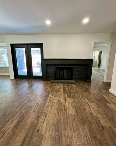 120 Lakeway Drive, Benbrook, TX 76126