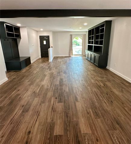 120 Lakeway Drive, Benbrook, TX 76126