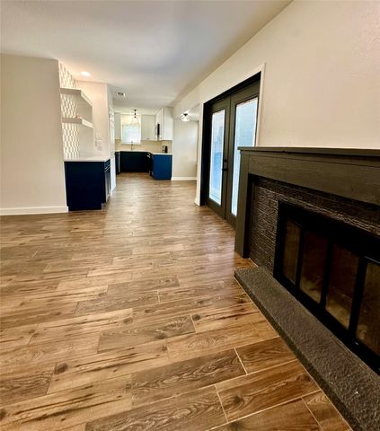120 Lakeway Drive, Benbrook, TX 76126