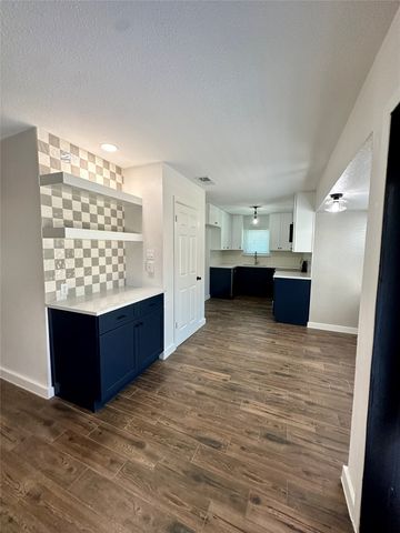 120 Lakeway Drive, Benbrook, TX 76126