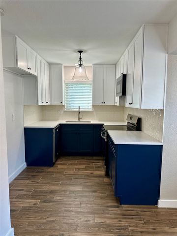 120 Lakeway Drive, Benbrook, TX 76126
