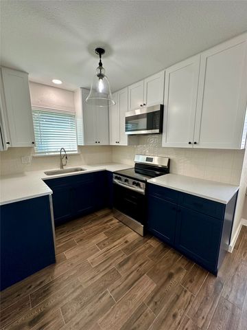 120 Lakeway Drive, Benbrook, TX 76126