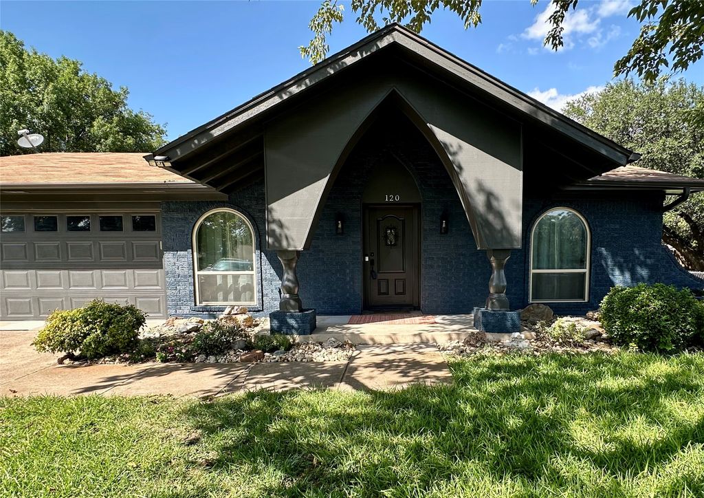 120 Lakeway Drive, Benbrook, TX 76126