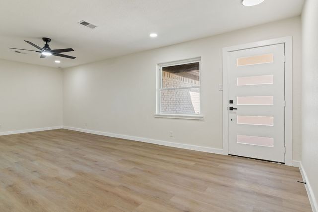 729 Finland Street, Grand Prairie, TX 75050