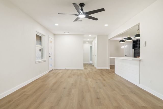 729 Finland Street, Grand Prairie, TX 75050