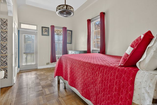 215 Sweet, San Antonio, TX 78204