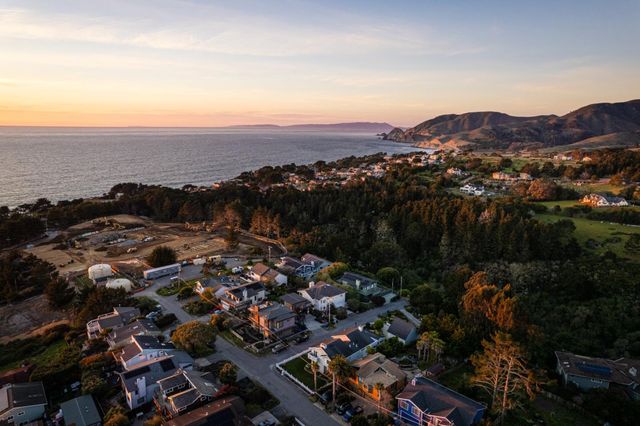 100 Montana Street, Moss Beach, CA 94038