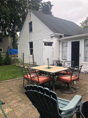 10 Isabelle Drive, Narragansett, RI 02882