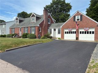 10 Isabelle Drive, Narragansett, RI 02882