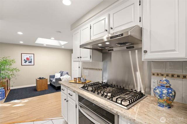 936 165th Avenue SE, Bellevue, WA 98008
