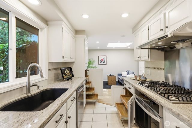 936 165th Avenue SE, Bellevue, WA 98008