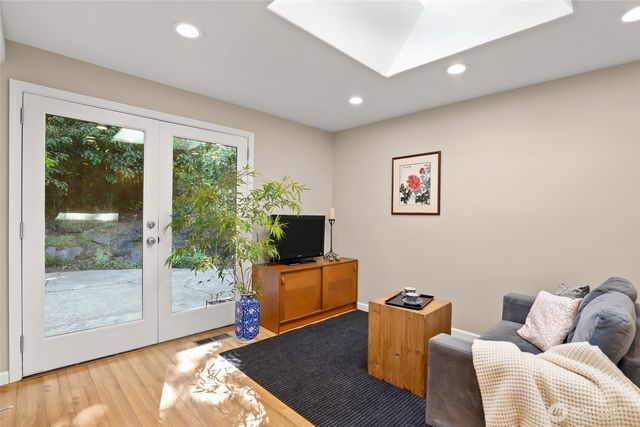 936 165th Avenue SE, Bellevue, WA 98008