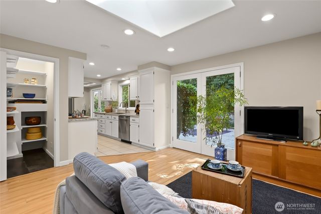 936 165th Avenue SE, Bellevue, WA 98008