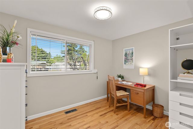 936 165th Avenue SE, Bellevue, WA 98008