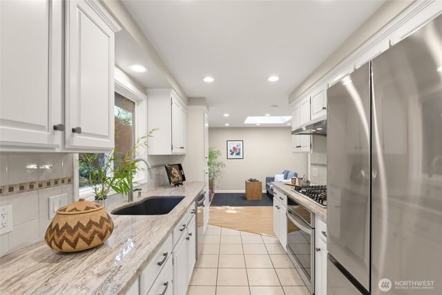 936 165th Avenue SE, Bellevue, WA 98008