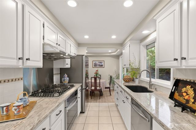 936 165th Avenue SE, Bellevue, WA 98008