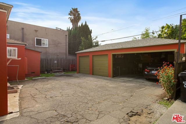 833 N Poinsettia Place, Los Angeles, CA 90046