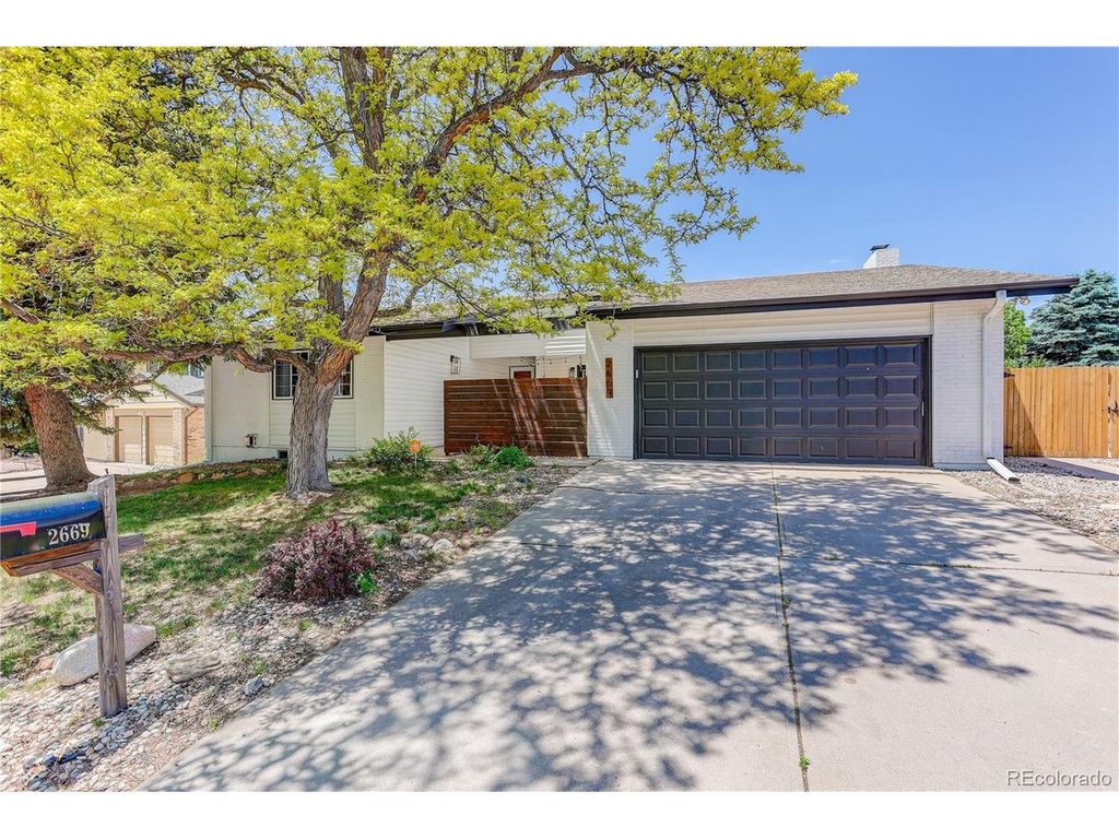 2669 S Moline Ct, Aurora, CO 80014