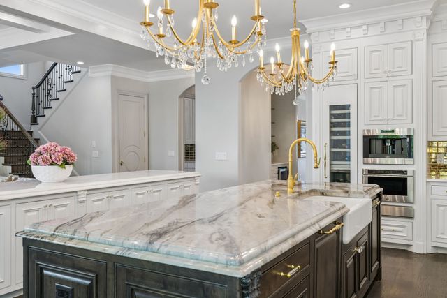 1077 Stockett Dr, Nashville, TN 37221