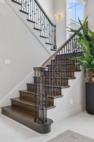 1077 Stockett Dr, Nashville, TN 37221