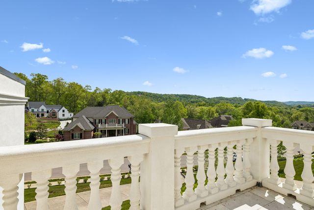 1077 Stockett Dr, Nashville, TN 37221