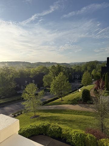 1077 Stockett Dr, Nashville, TN 37221