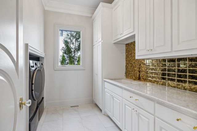 1077 Stockett Dr, Nashville, TN 37221