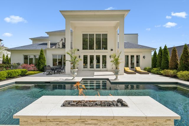 1077 Stockett Dr, Nashville, TN 37221