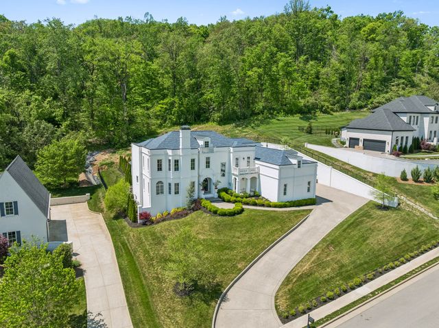 1077 Stockett Dr, Nashville, TN 37221
