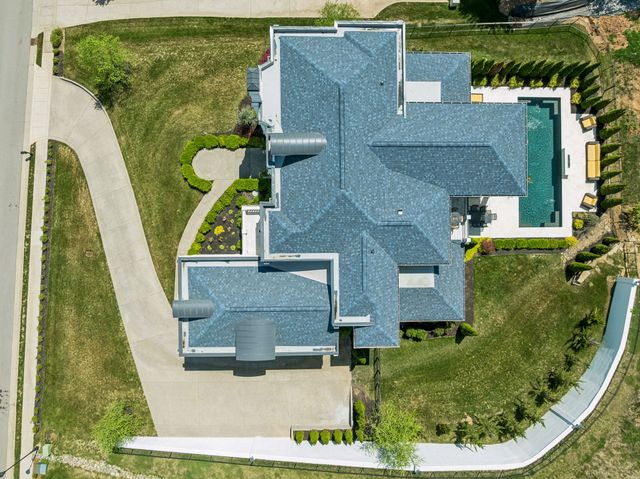 1077 Stockett Dr, Nashville, TN 37221