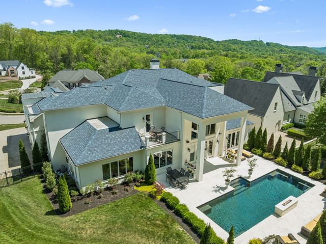 1077 Stockett Dr, Nashville, TN 37221