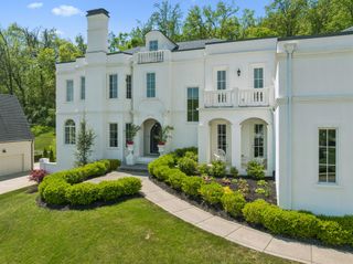 1077 Stockett Dr, Nashville, TN 37221