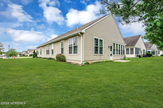31 Country Walk Boulevard, Whiting, NJ 08759