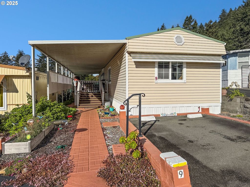 15765 HIGHWAY 101, Brookings, OR 97415