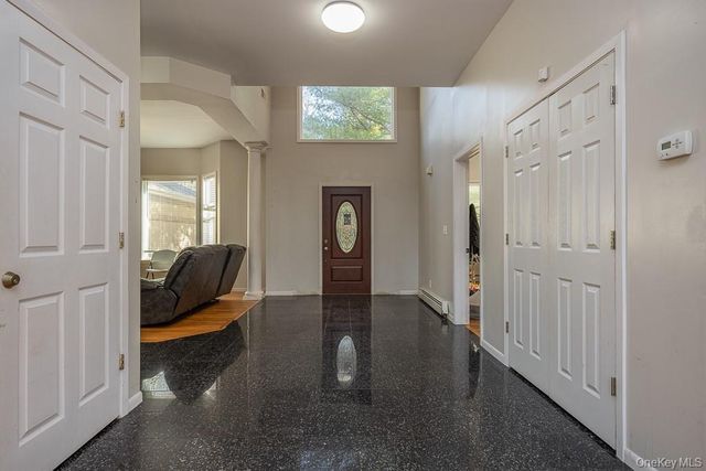 85 York Road S, Bloomingburg, NY 12721