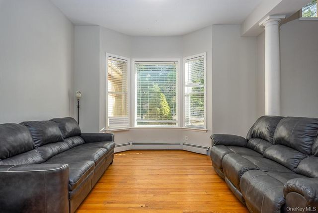 85 York Road S, Bloomingburg, NY 12721