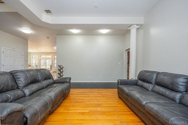 85 York Road S, Bloomingburg, NY 12721