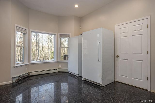 85 York Road S, Bloomingburg, NY 12721