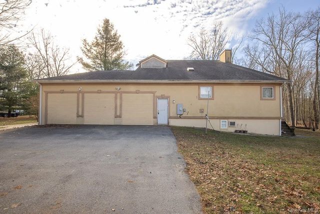 85 York Road S, Bloomingburg, NY 12721