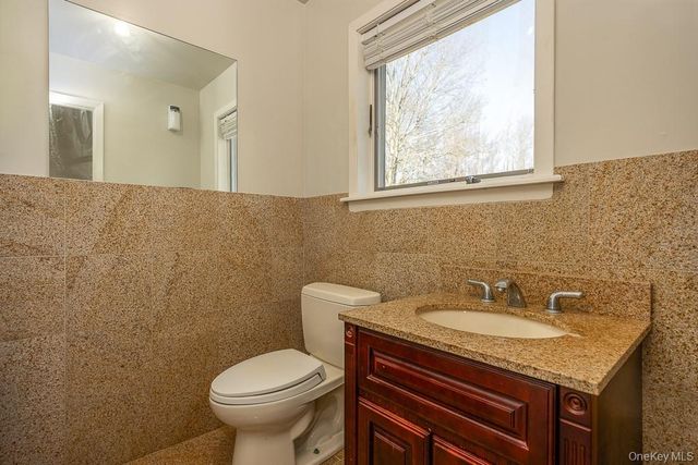 85 York Road S, Bloomingburg, NY 12721