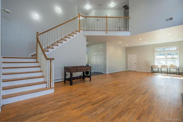 85 York Road S, Bloomingburg, NY 12721