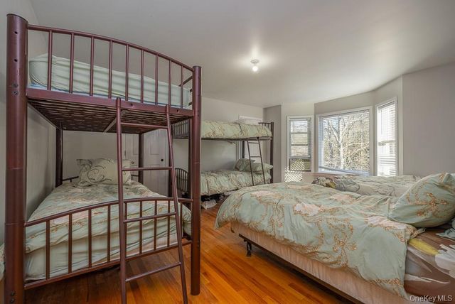 85 York Road S, Bloomingburg, NY 12721