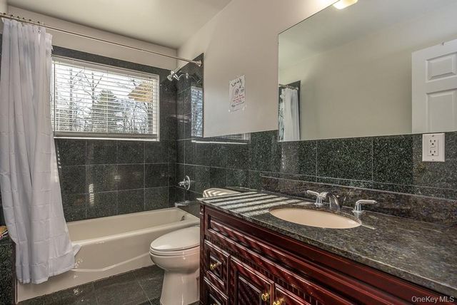 85 York Road S, Bloomingburg, NY 12721