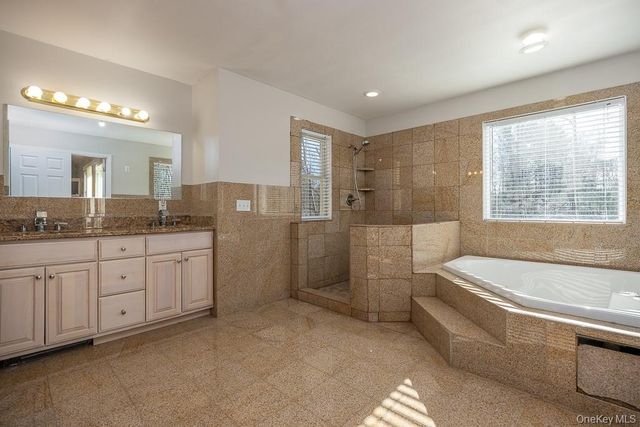 85 York Road S, Bloomingburg, NY 12721