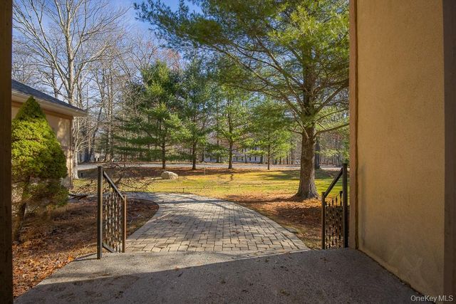 85 York Road S, Bloomingburg, NY 12721