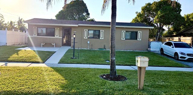 1481 SW 7th Terrace, Deerfield Beach, FL 33441