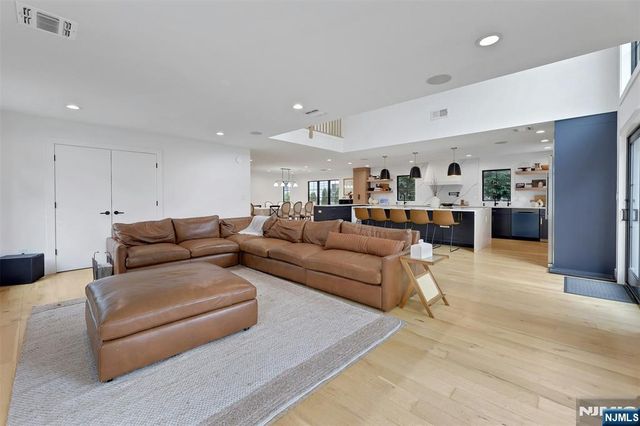 58 Spring Avenue, Bergenfield, NJ 07621