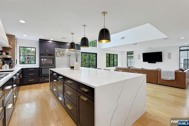 58 Spring Avenue, Bergenfield, NJ 07621