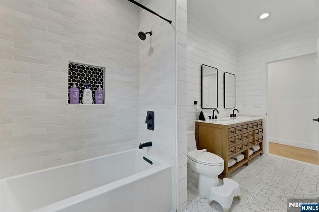 58 Spring Avenue, Bergenfield, NJ 07621